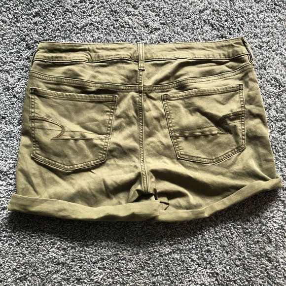 American Eagle green twill midi shorts - Picture 2 of 4